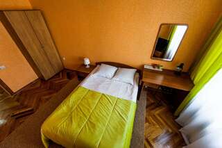 Гостиница  Bed and Breakfast  Курск Номер стандарт с 1 двуспальной кроватью-5