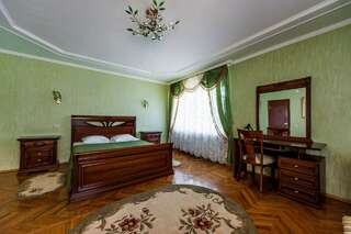 Гостиница  Bed and Breakfast  Курск Номер стандарт семейный-1